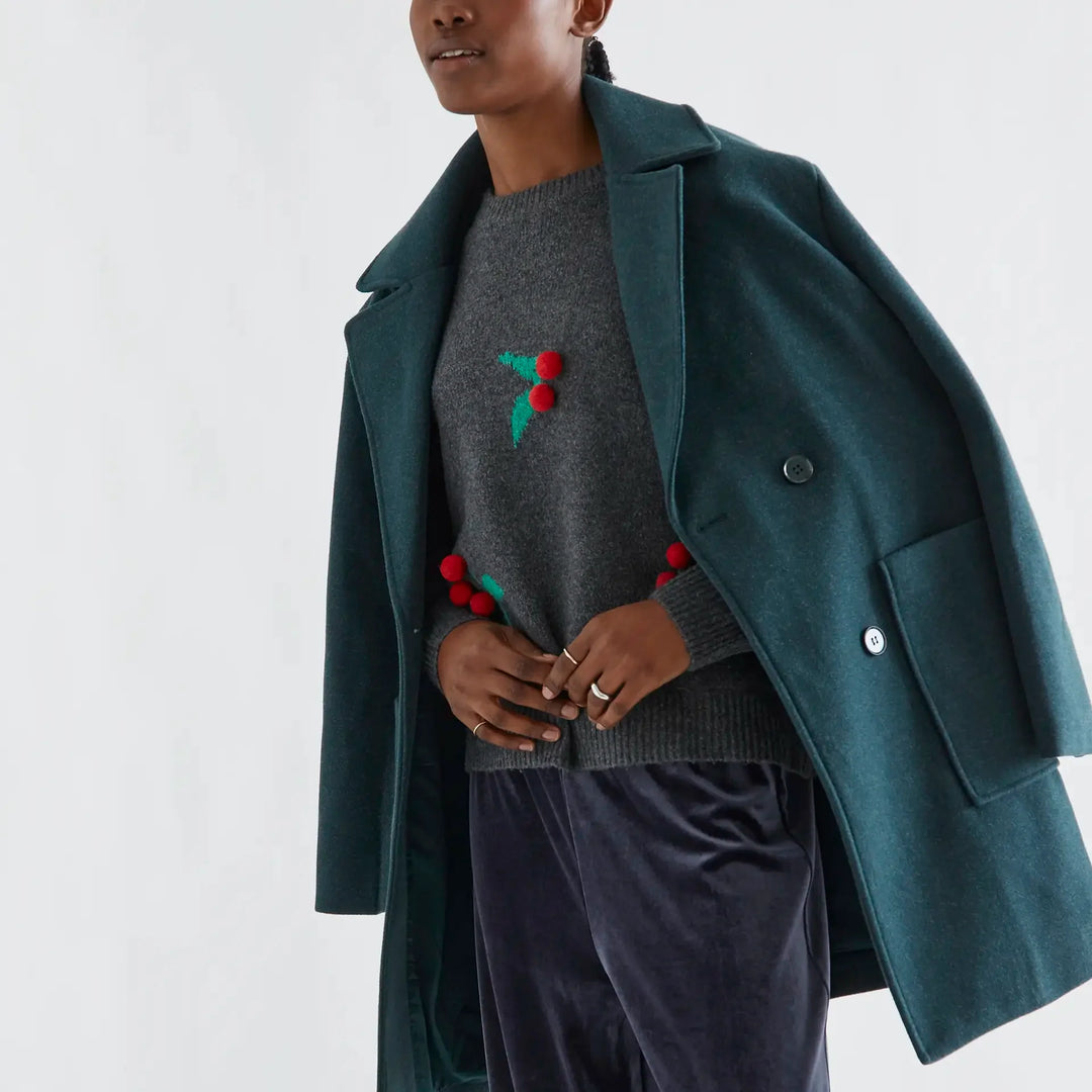 Jersey gris con pompones de guindas rojas de Compañía Fantástica para mujer – foto 4