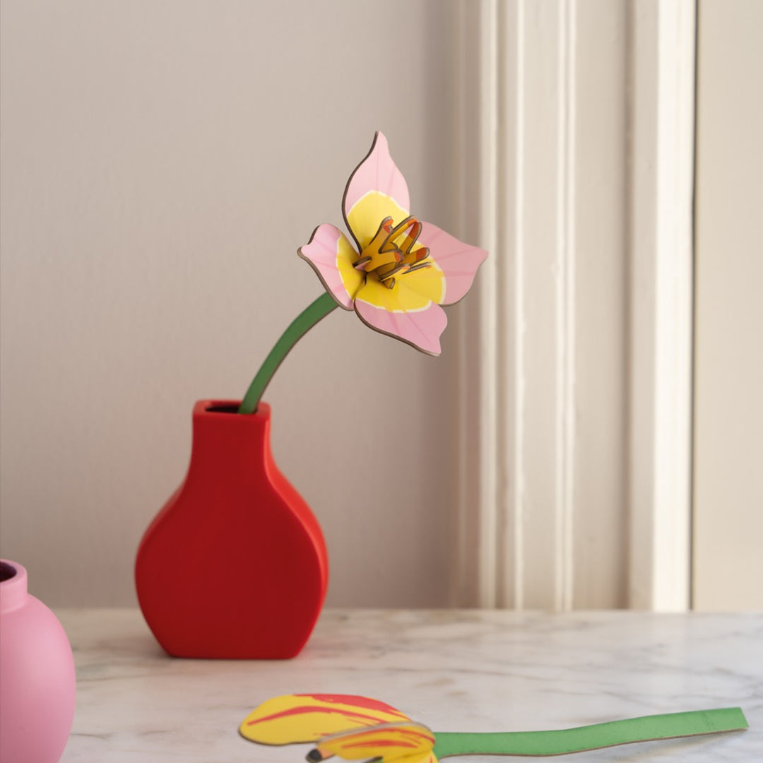 Maqueta flor de cartón Blushing Tulip de Studio Roof – foto 3