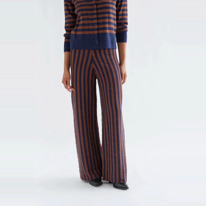 Pantalón punto con rayas azul marino y marrón de Compañía Fantástica para mujer – foto 1