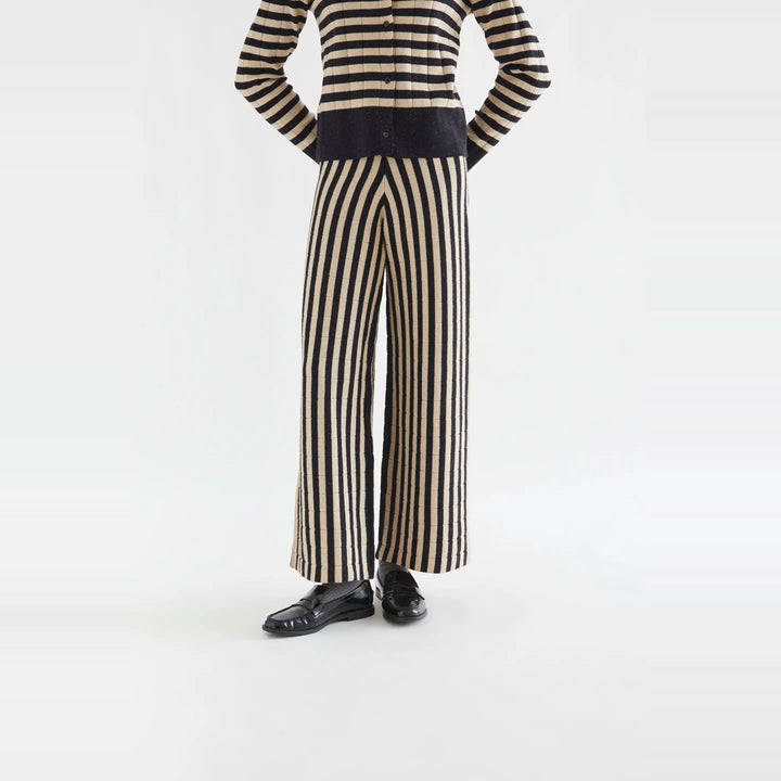Pantalón punto con rayas negro y beige de Compañía Fantástica para mujer – foto 1
