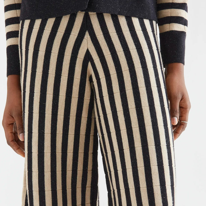Pantalón punto con rayas negro y beige de Compañía Fantástica para mujer – foto 3