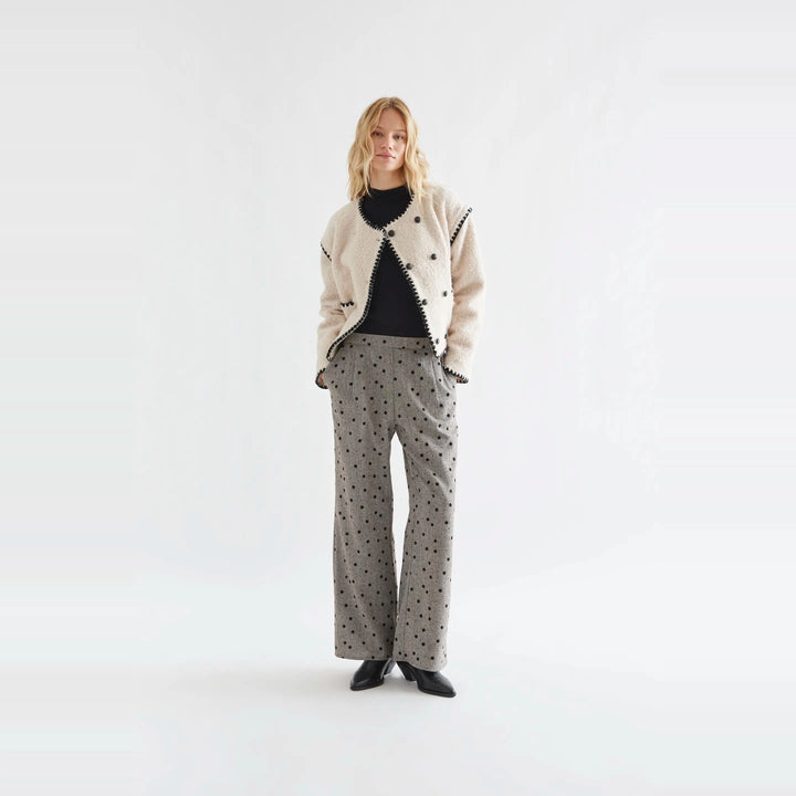 Pantalón tweed gris con flores negras bordadas de Compañía Fantástica para mujer – foto 4