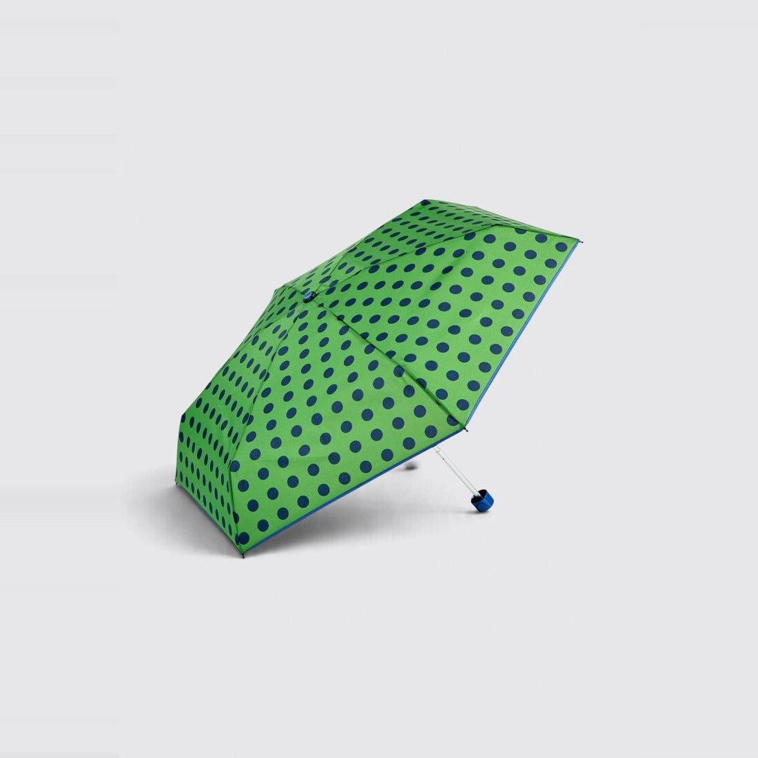 Paraguas mini plegable verde con lunares azul marino de Gotta – foto 1