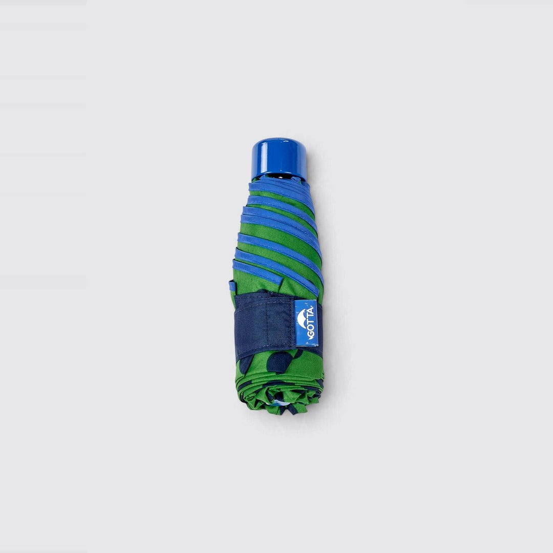 Paraguas mini plegable verde con lunares azul marino de Gotta – foto 3